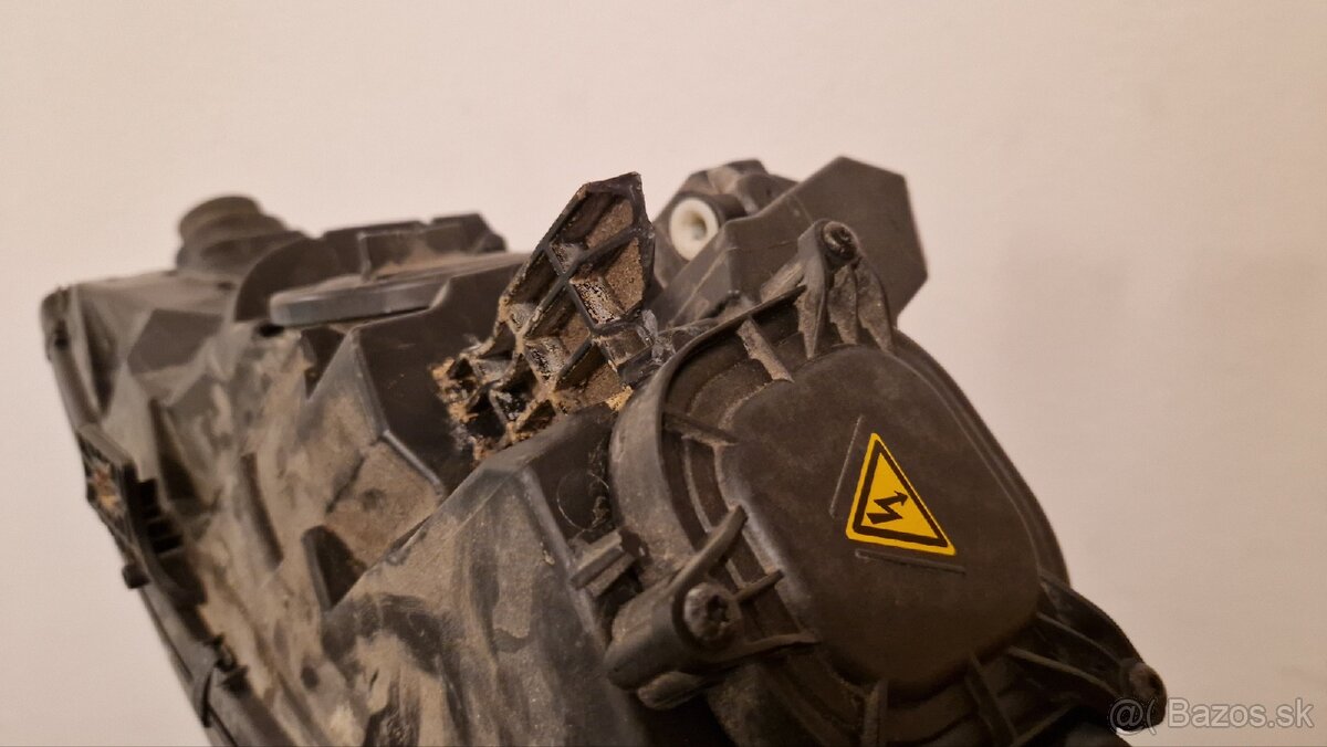 Lave predné svetlo na audi a4 b9 - 2