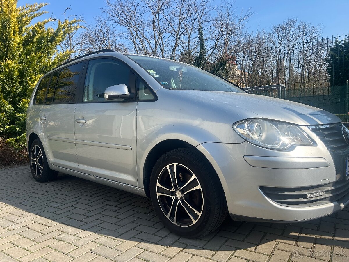 Predám VW Touran 1.6 benzin - 2