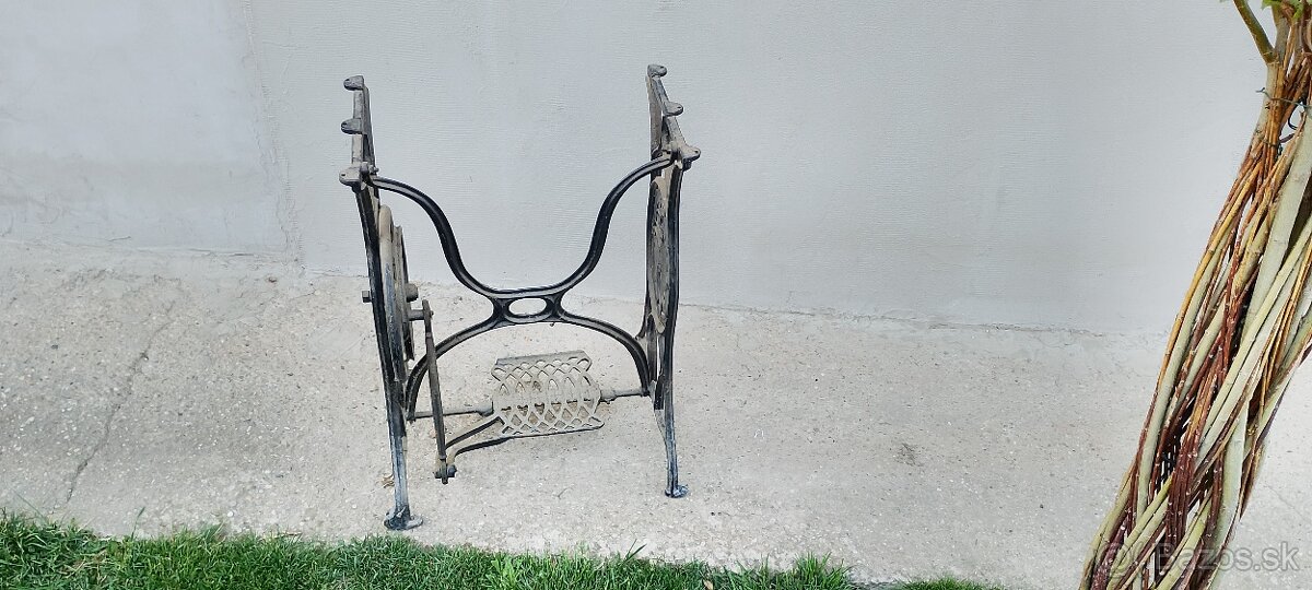 Predám stojan na šíjací stroj(Singer) - 2