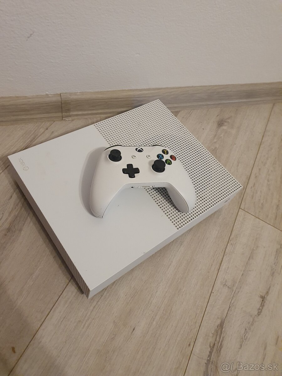Xbox One X 500 GB + ovladac + káble - 2