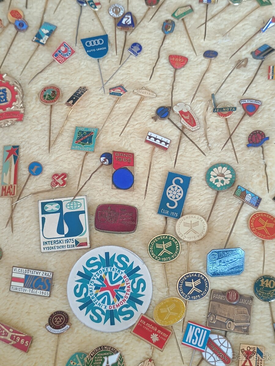 Odznaky cca 260ks - 2