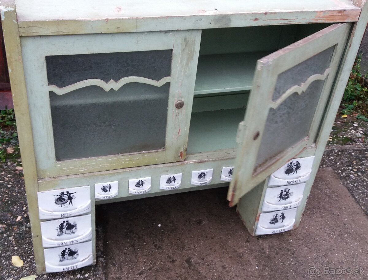 Kredenc porcelanove šufliky - 2