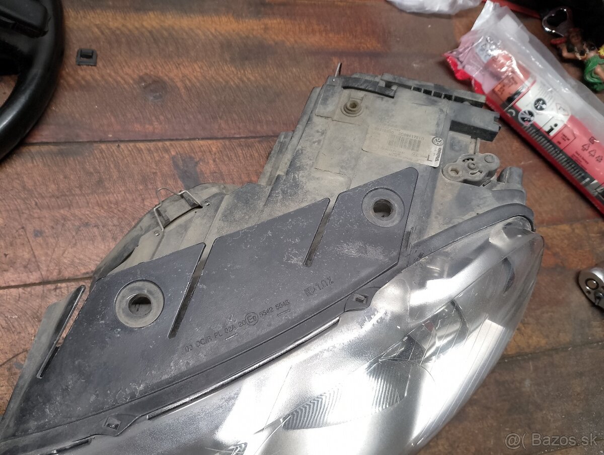 Bixenónovy svetlomet Passat B6 - 2