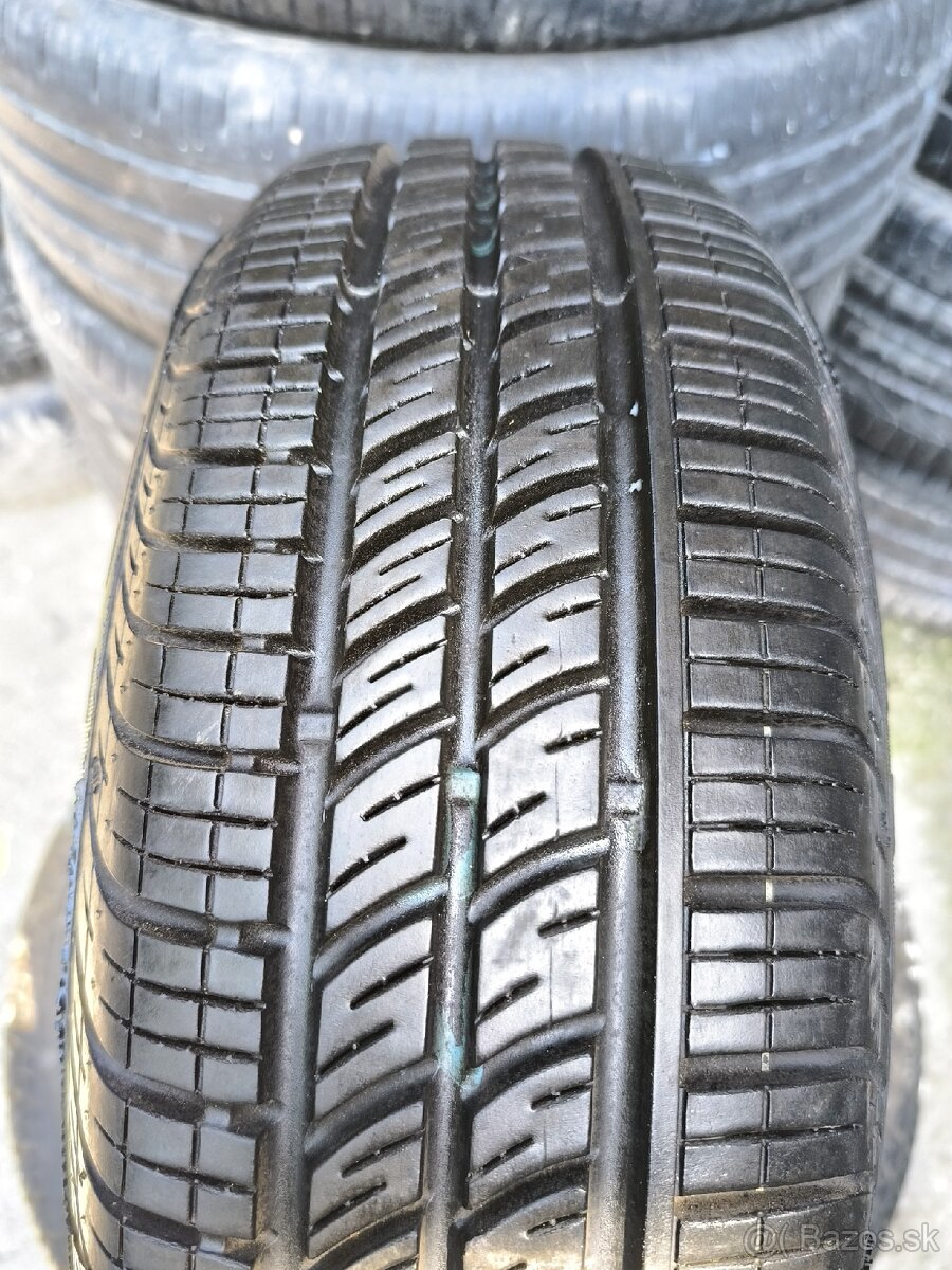 Pirelli Cinturato P4 175/70 R13 82T - 2