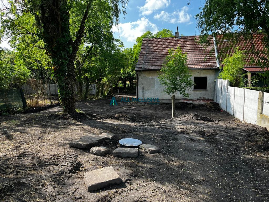 Na predaj pozemok so st. domom Devínska Nová Ves, Okr. Brati - View 2