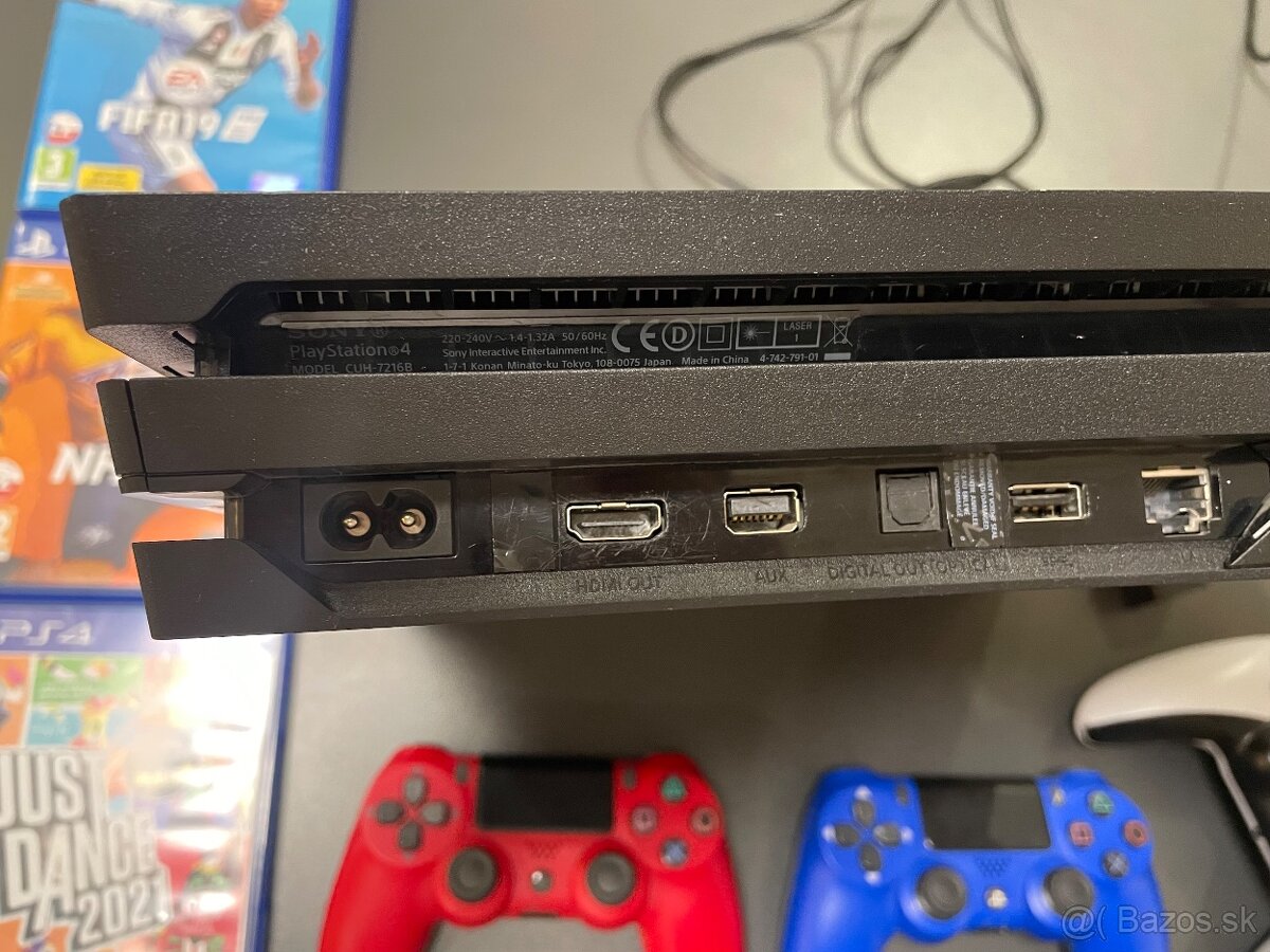 PS4 Pro 1000GB + 28" Monitor - 2