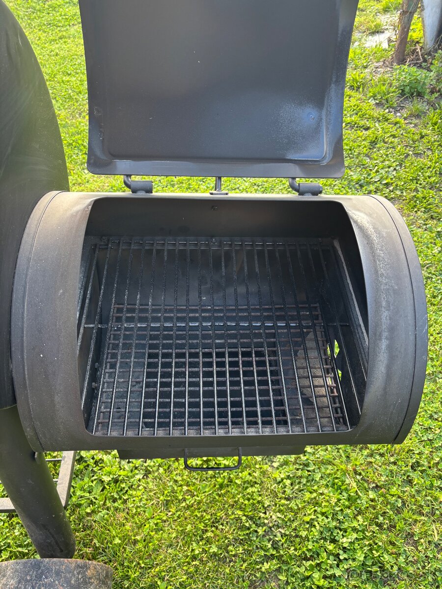 Predám záhradný gril Hecht - 2