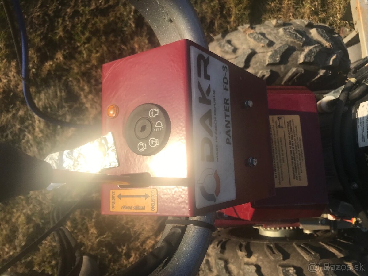 Jednonápravový malotraktor DAKR - 2