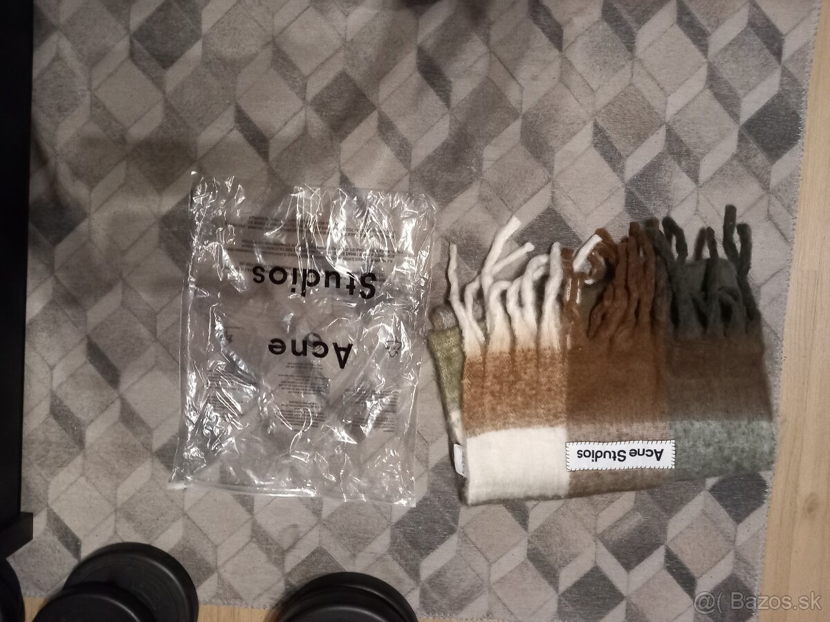 Acne Studios šál - 2
