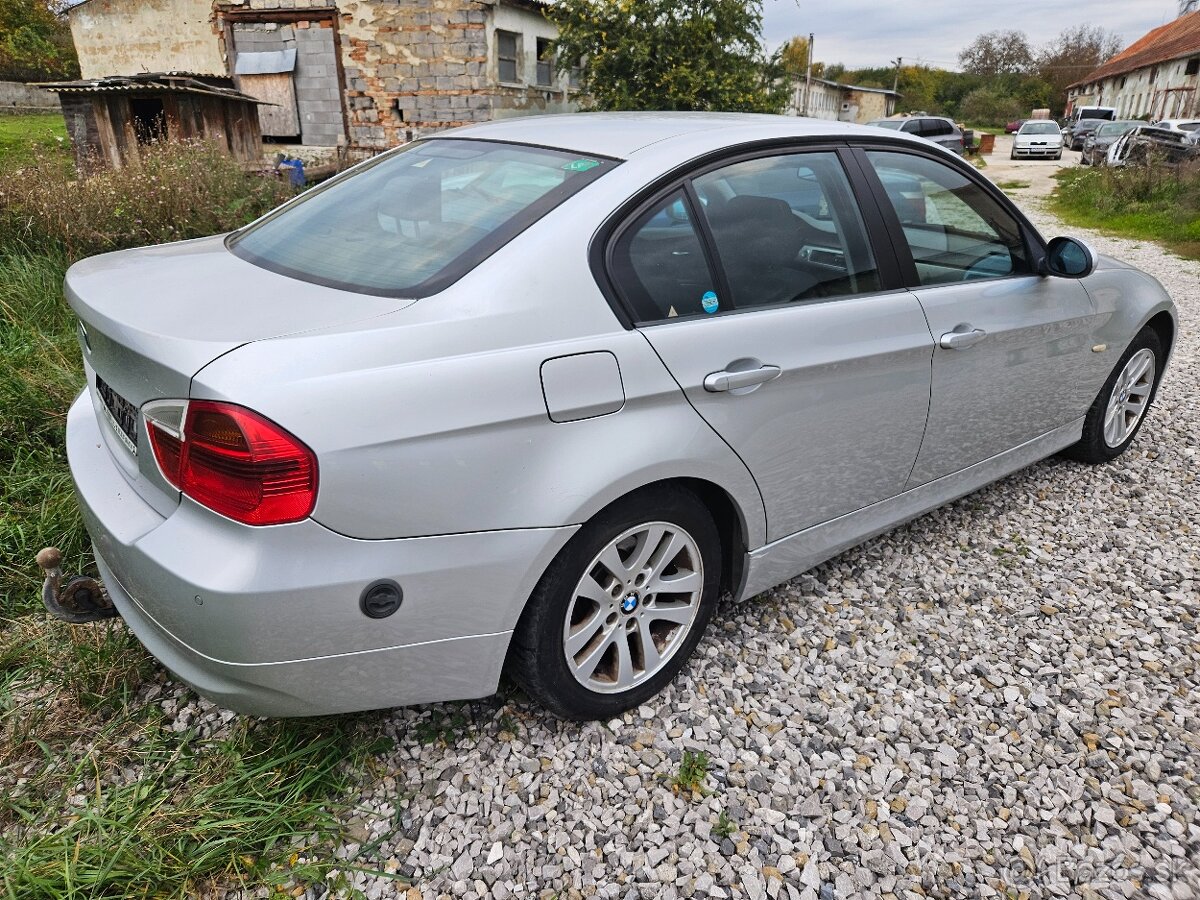 Rozpredám BMW e90 318i 95kw - 2