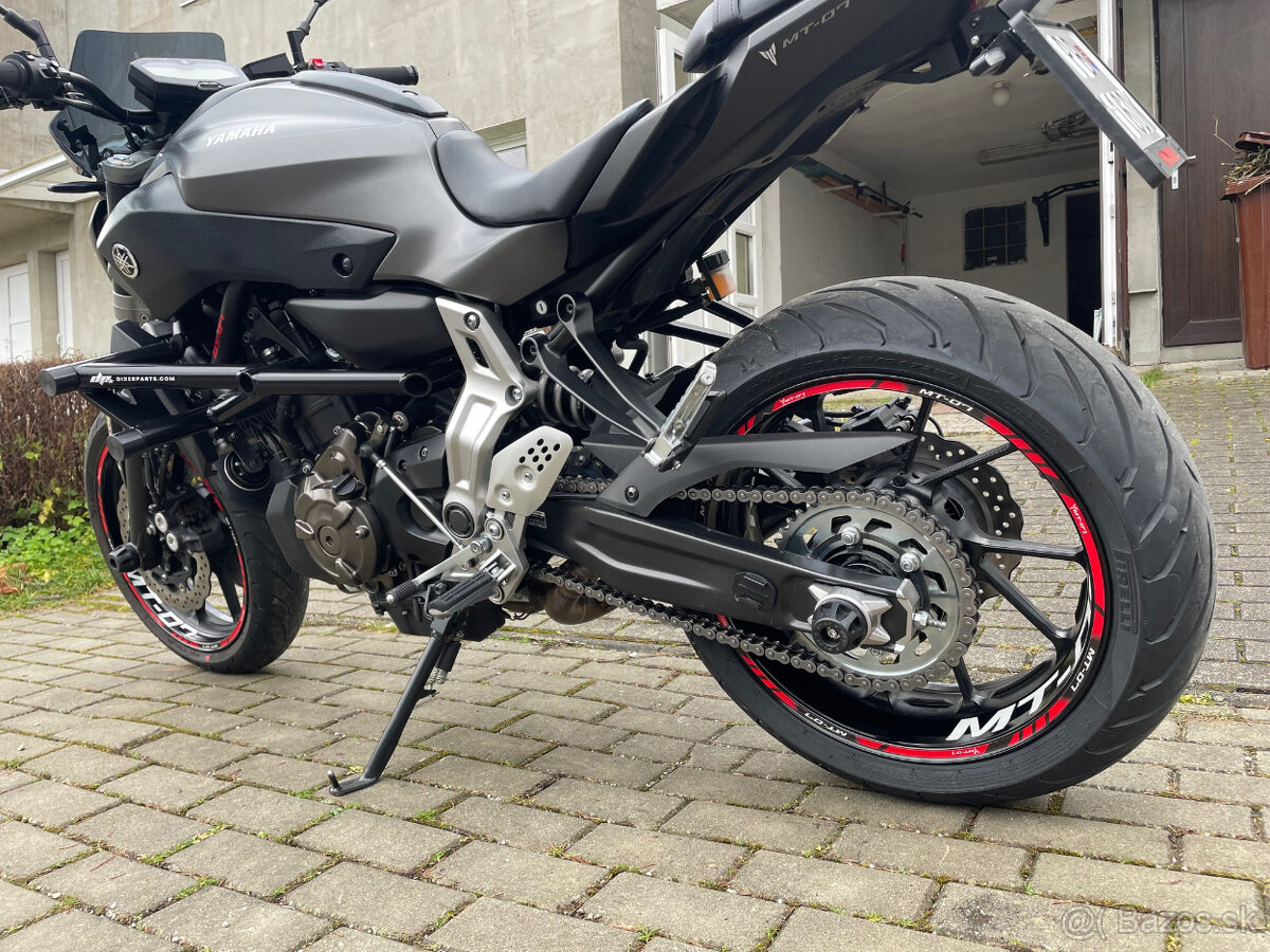 YAMAHA MT 07 - 2
