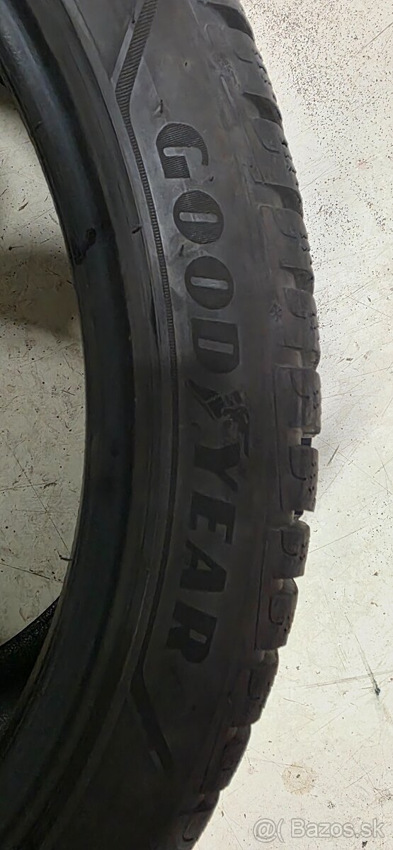 235/40 r19 Goodyear zimné - 2