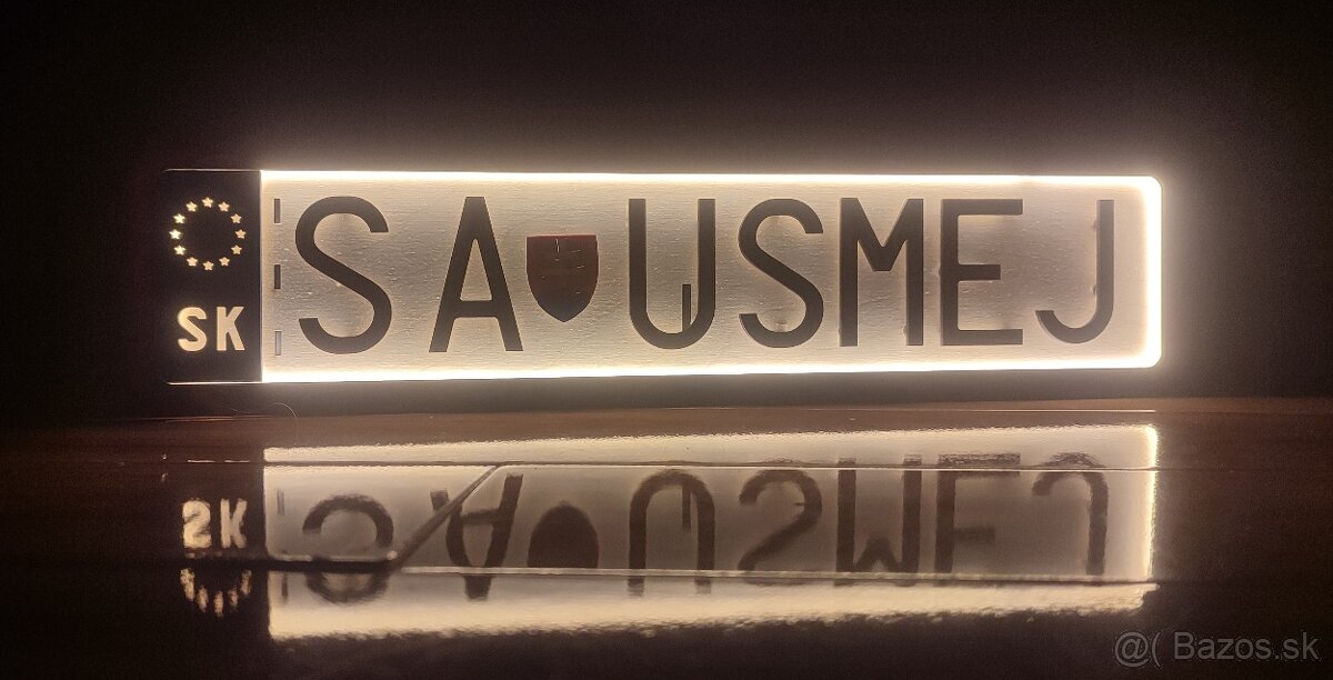 Dekoratívna Lampa v tvare ŠPZ s motívom "USMEJ SA" - 2