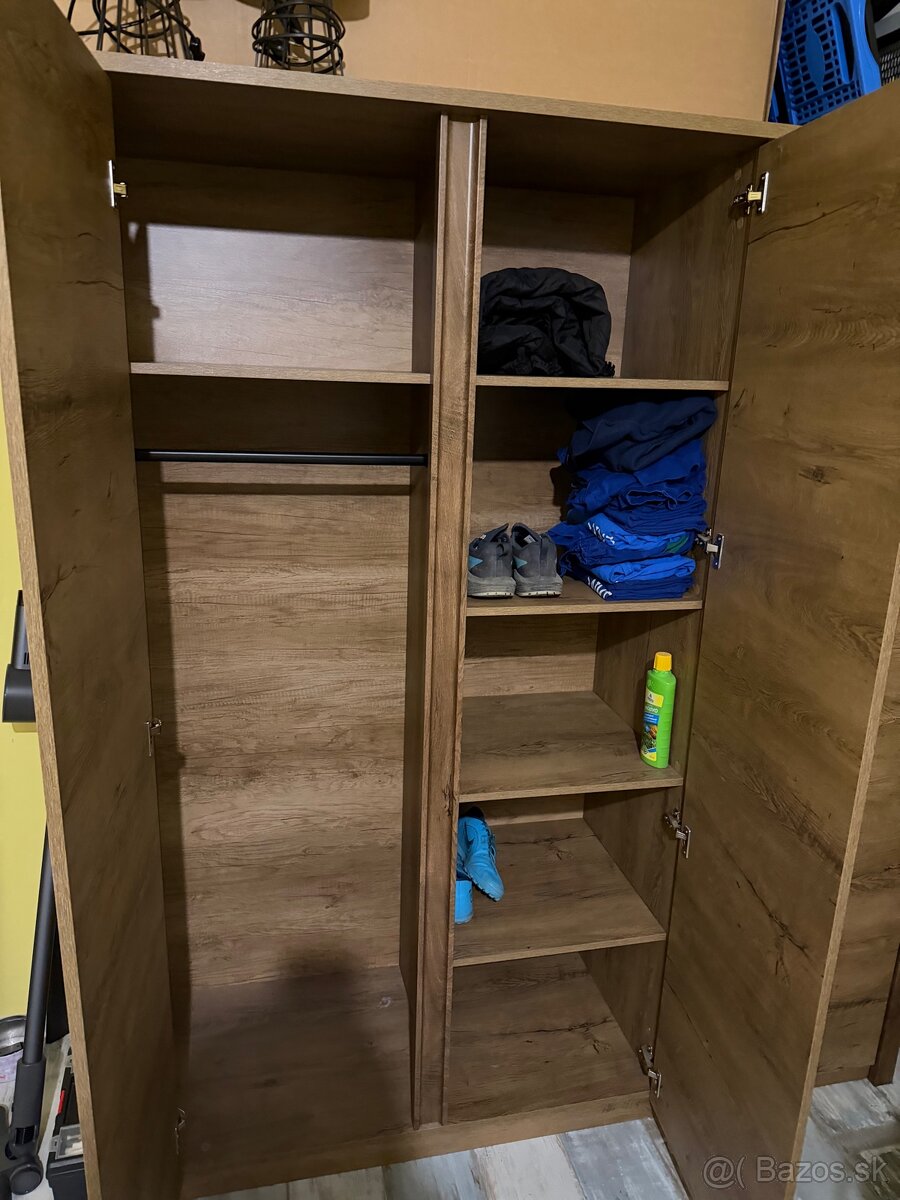 Šatnikova skriňa - 2