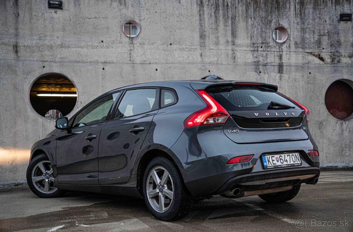 Volvo V40 T2 1.6L Momentum - 2