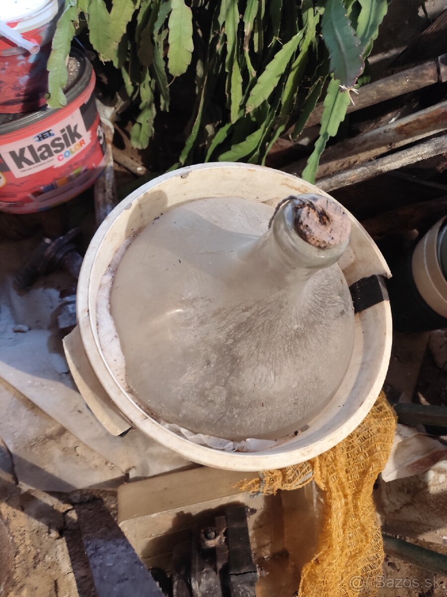 Predám staré demižóny - 2