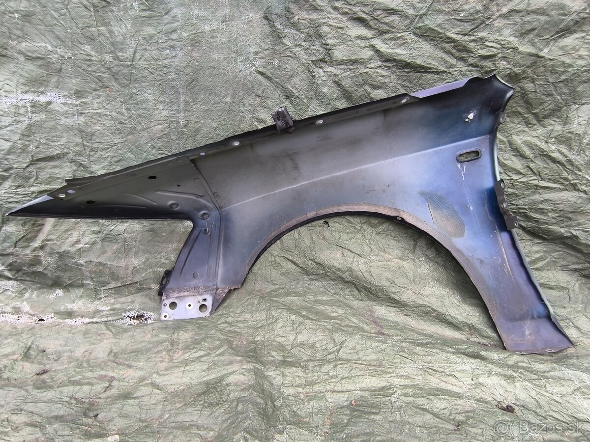 Predný pravý blatník Audi A6 C6 - 2