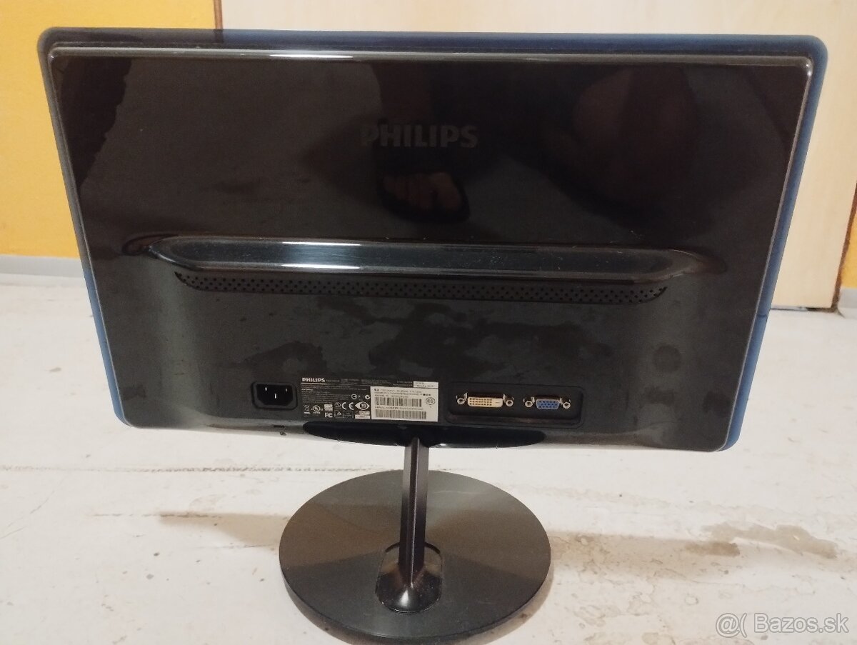 LCD LED monitor Philips 19" – 20 € - 2