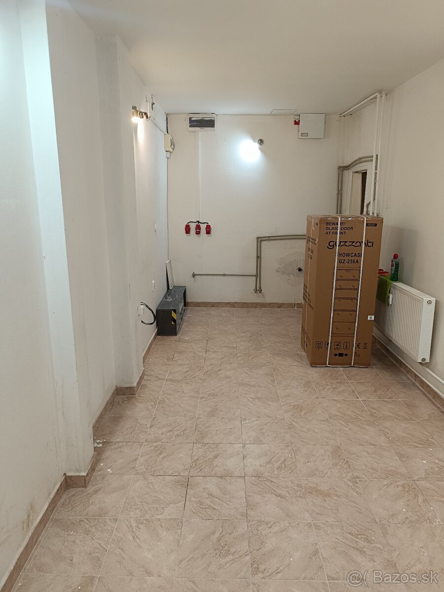 Obchodný priestor v OC Ondava - 19m2 - 2