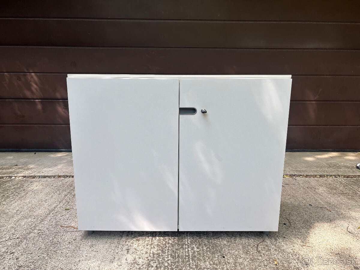 dreveno-kovová skriňa - 2