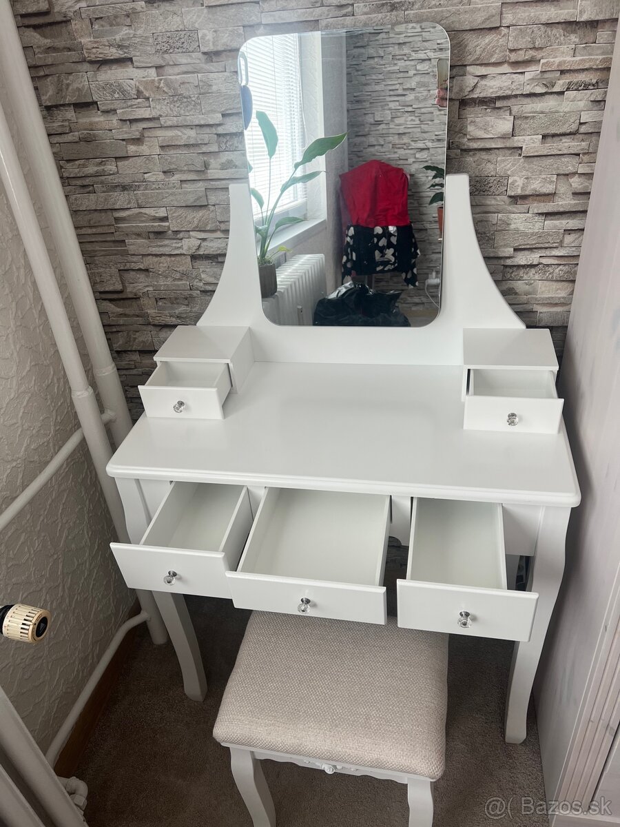 Predám toaletný stolík - 2