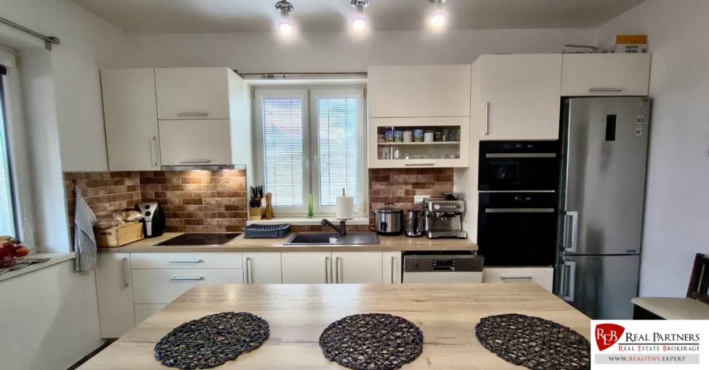 REB.SK Predaj 3i bytu s pozemkom, 2x parking v cene Bratisla - 2