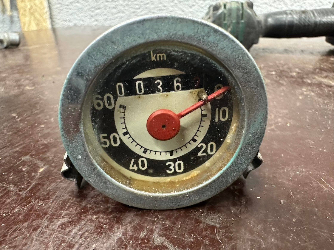 Predám funkčný tachometer JAWA 555 a babetta 207/210 - 2