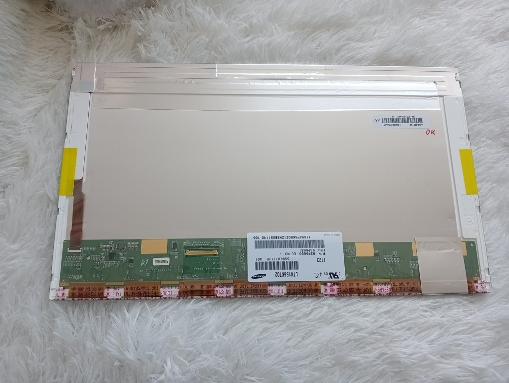 predám 15.6" LED displej z notebooku , LTN156KT02 , HD+ - 2