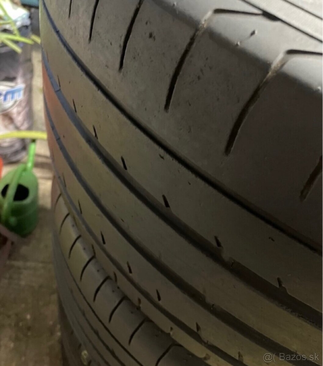 Yokohama 285/40 R21 letné - 2