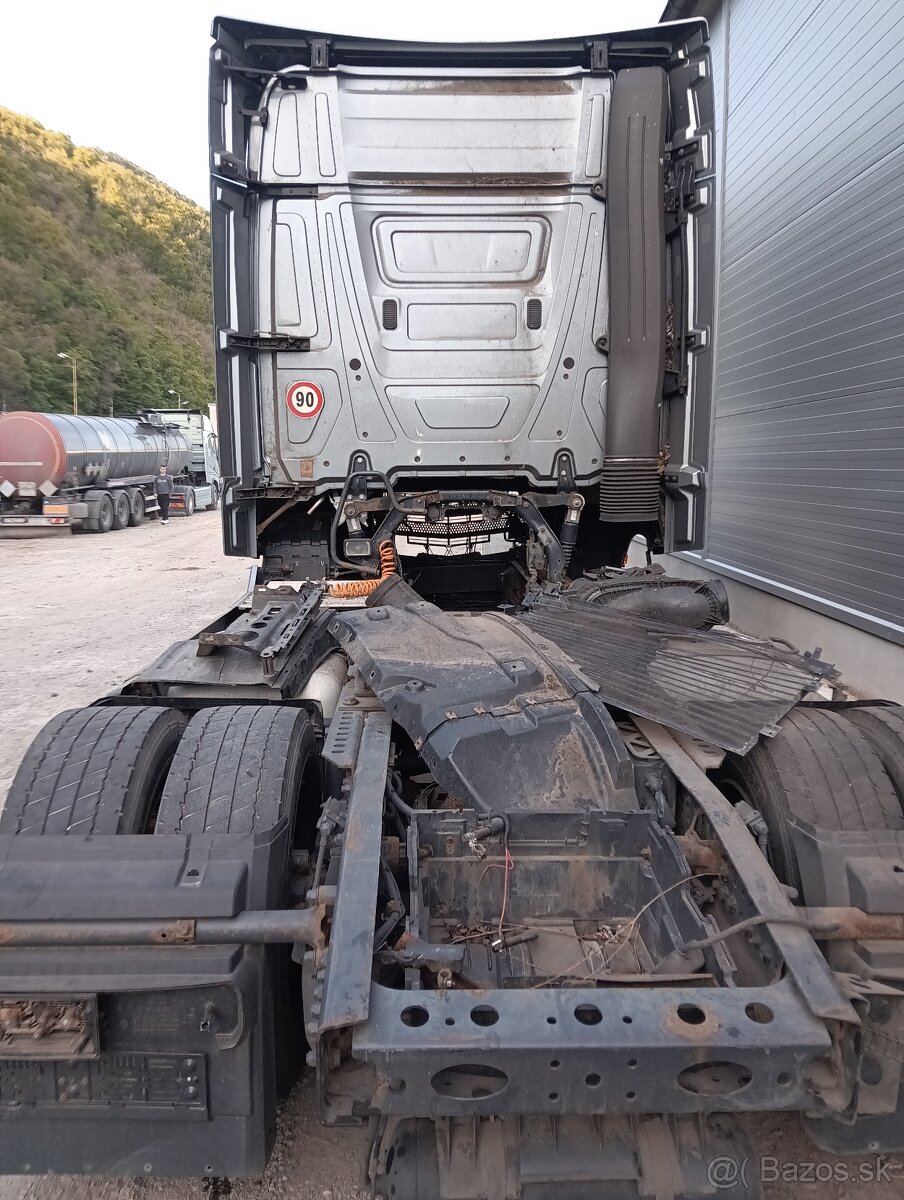 Mercedes Actros - 2
