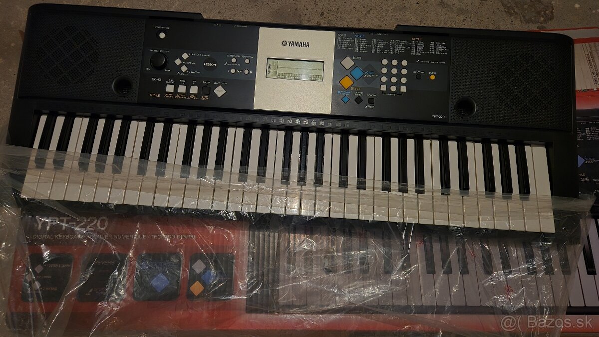 Yamaha YPT-220 - 2