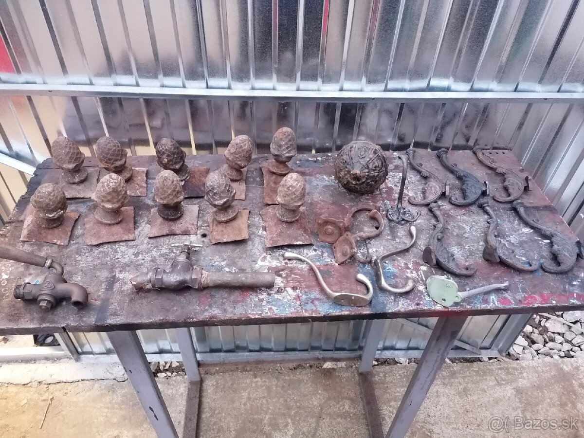 Staré Zámky, kovania šišky na plot - 2