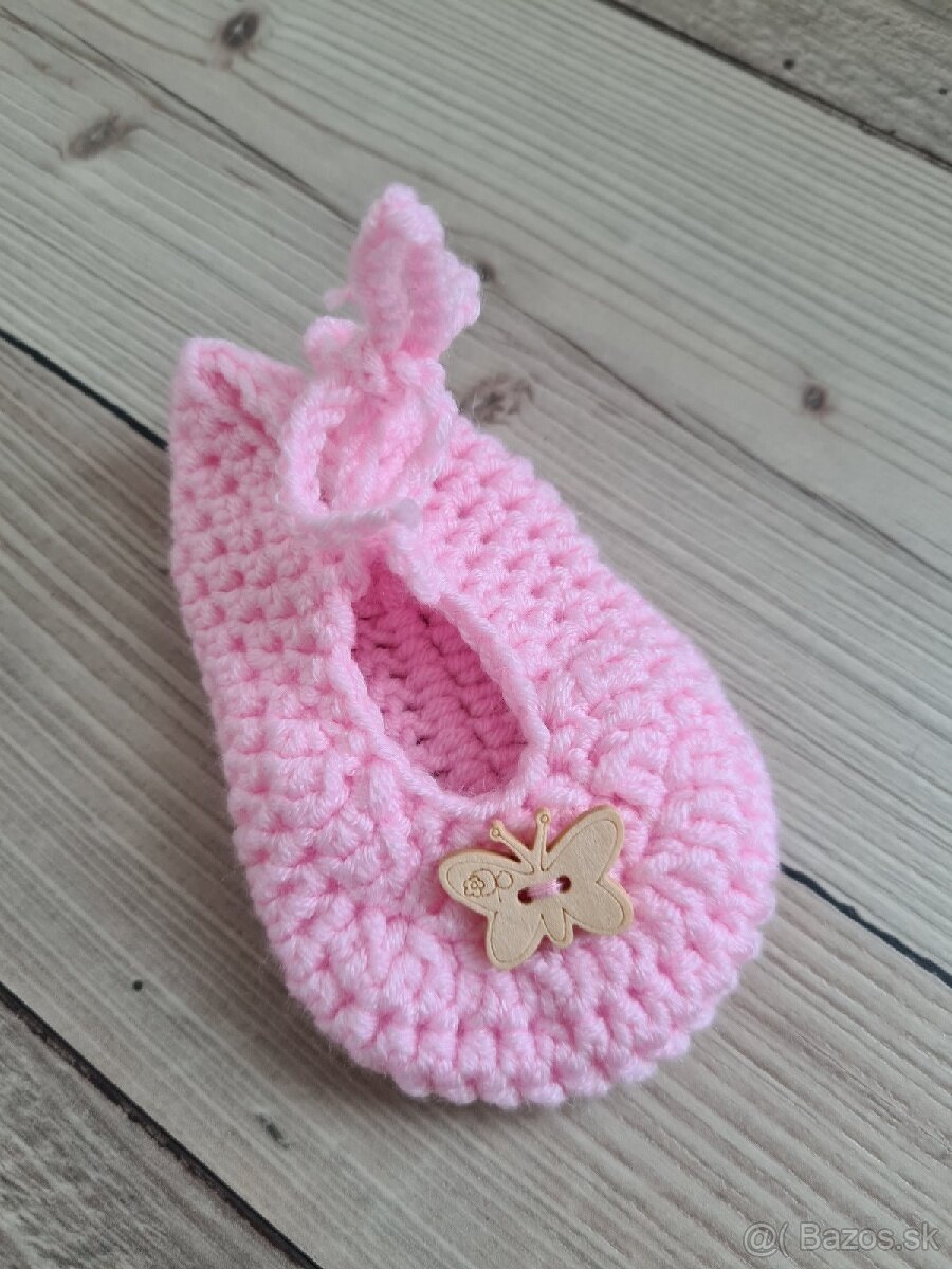 Háčkované topánočky (veľ. 15/16)
- 2