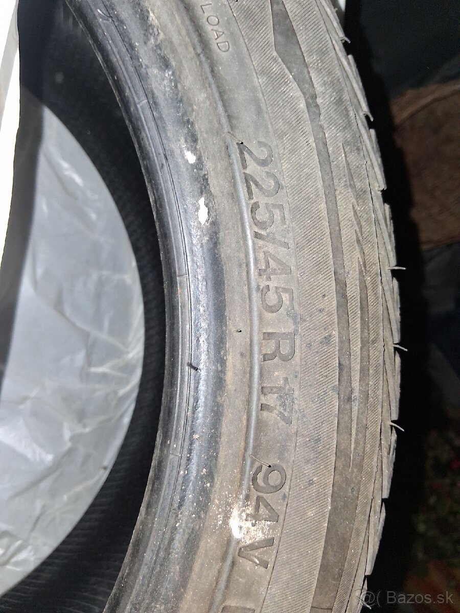 Vredestein 225/45/17 zimne 5,5mm - 2