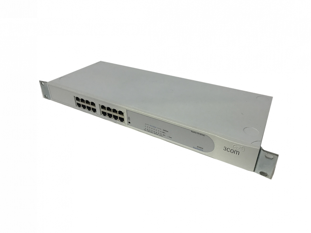 16 portovy 3COM RACK Switch 10/100 - 2