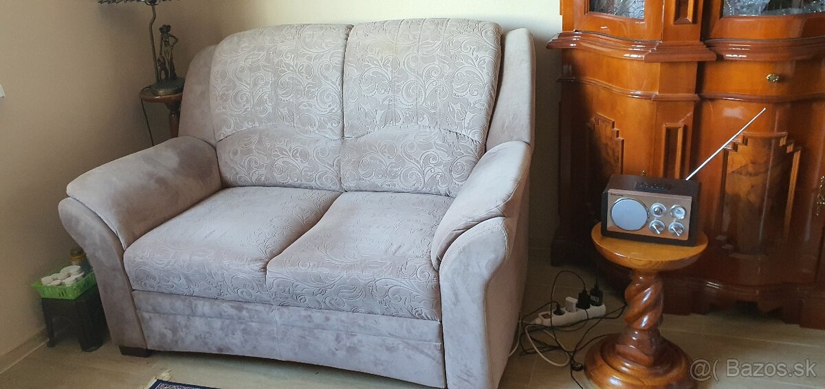 Predam skoro novu sedaciu supravu 3 + 2 - 2