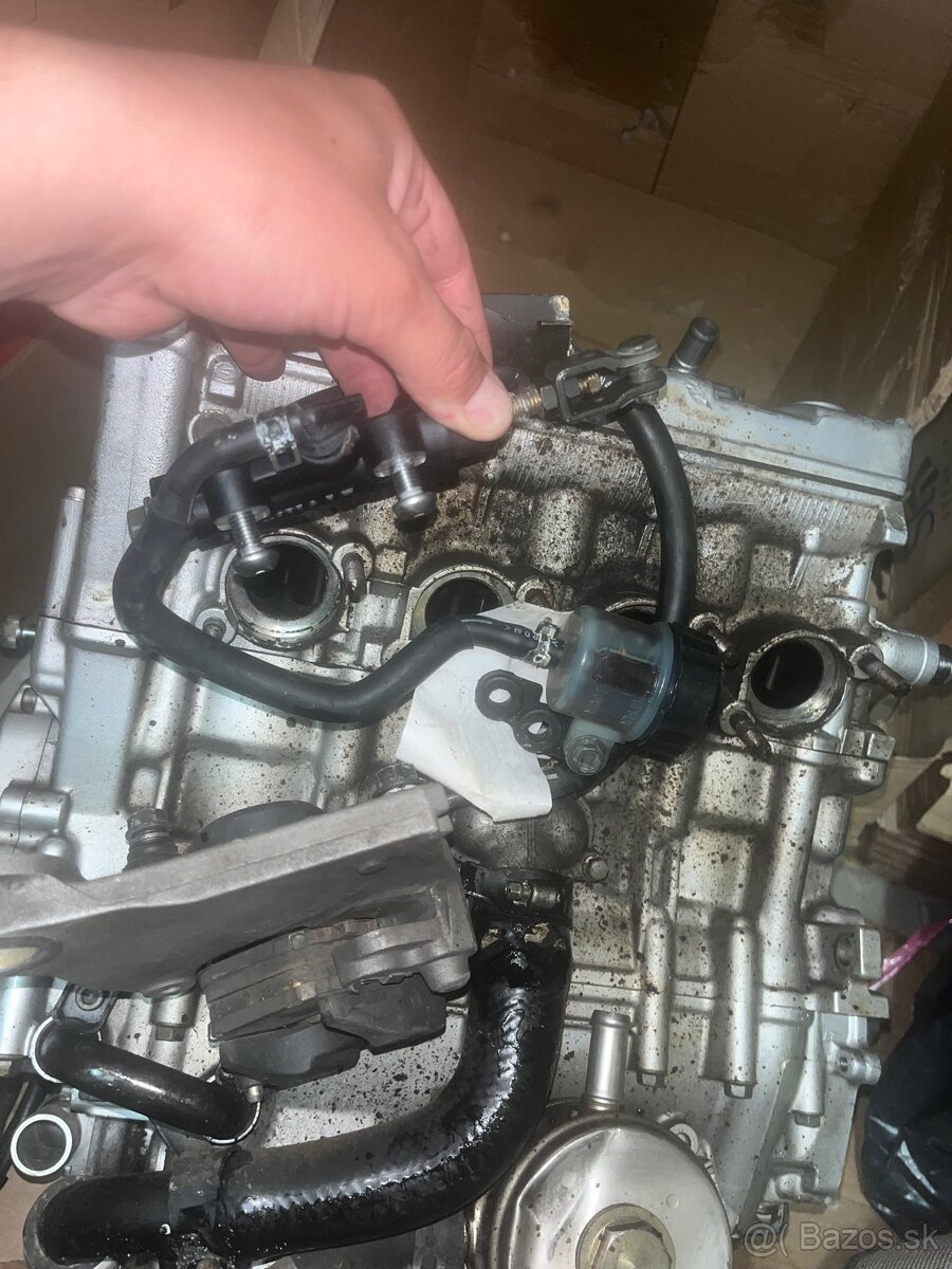 Yamaha FZS 600 Fazer Motor - 2