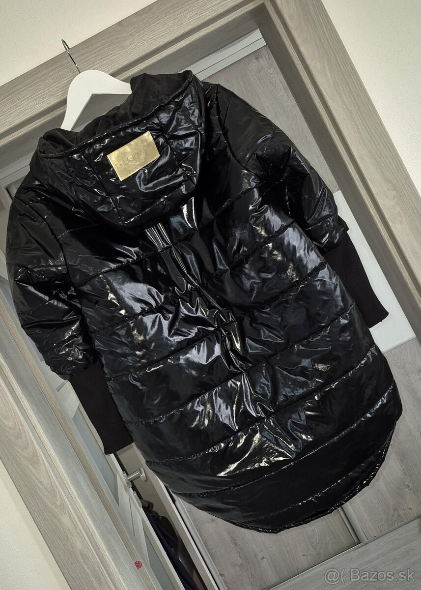Lesklá bunda s dlhými úpletovými patentmi v.L - 2