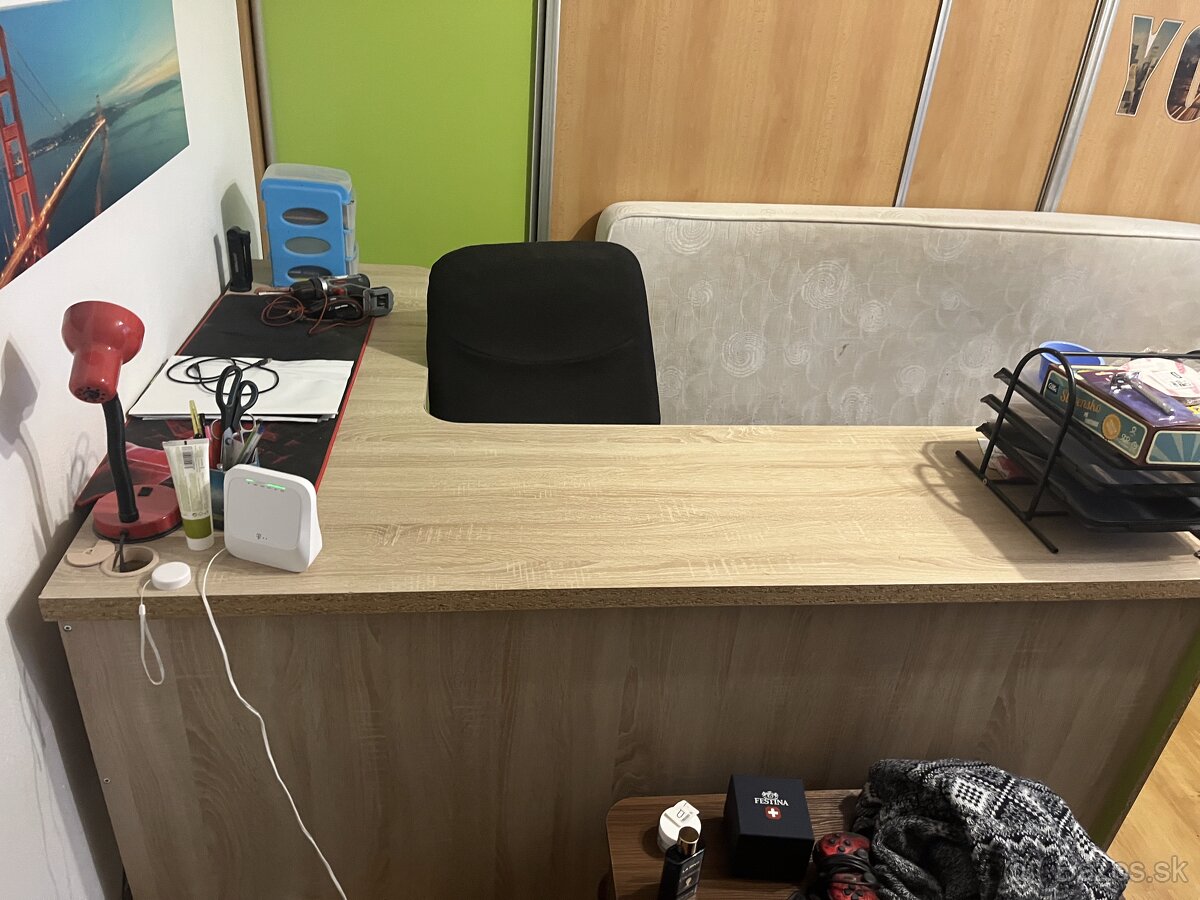 Predám písací stôl do detskej izby - 2