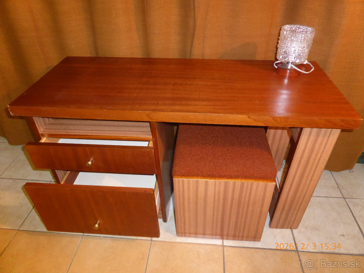 Predám nočný stolík s taburetkou - 2