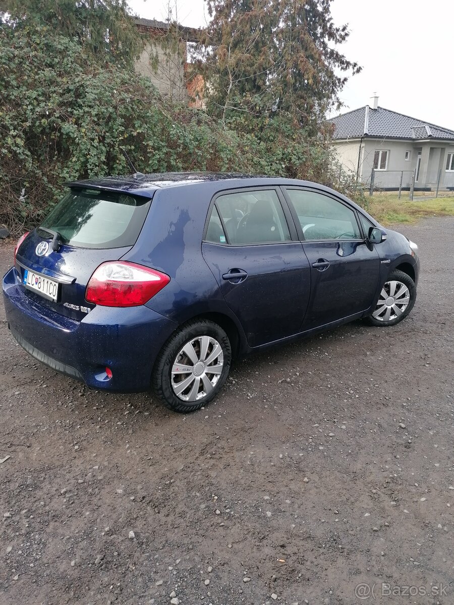 Toyota Auris Hybrid 2011 - 2