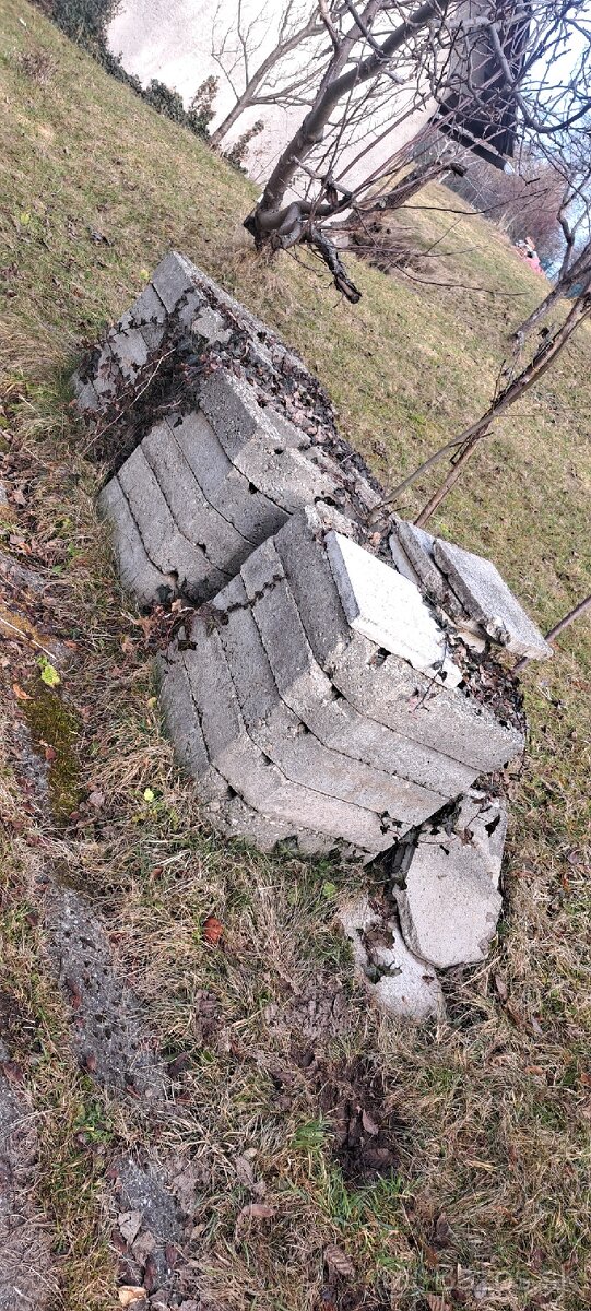 Predám betónové "kocky" - 2