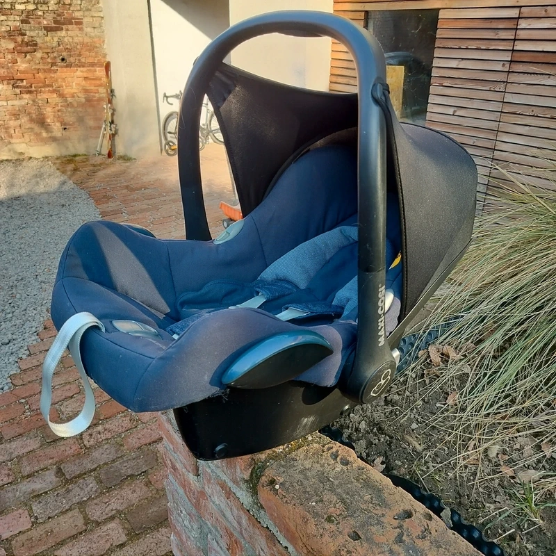 Maxi Cosy vajicko a izofix - 2