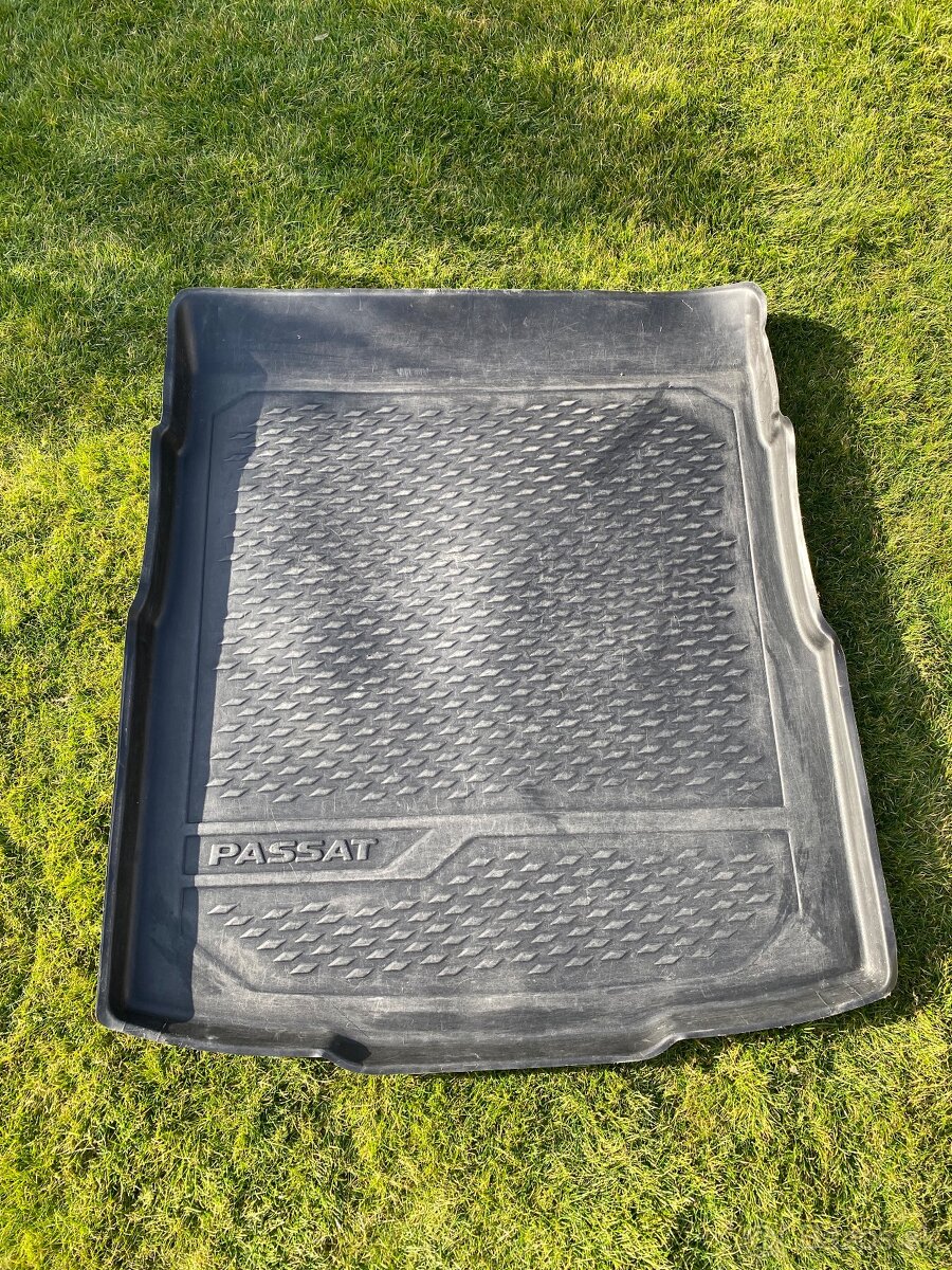 Gumené rohože + vanička do kufra VW B8 - 2