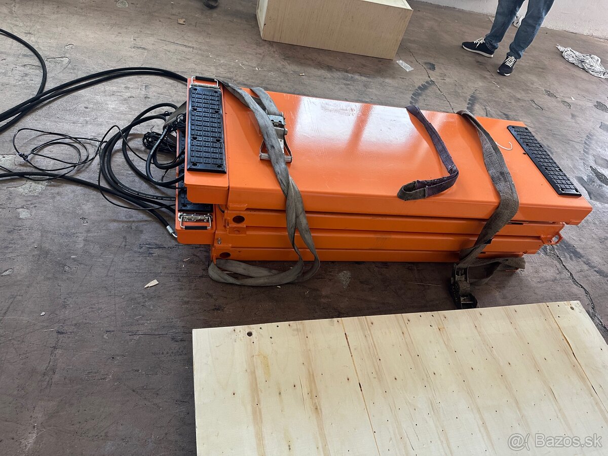 Zdvihak 3500 kg nový - 2