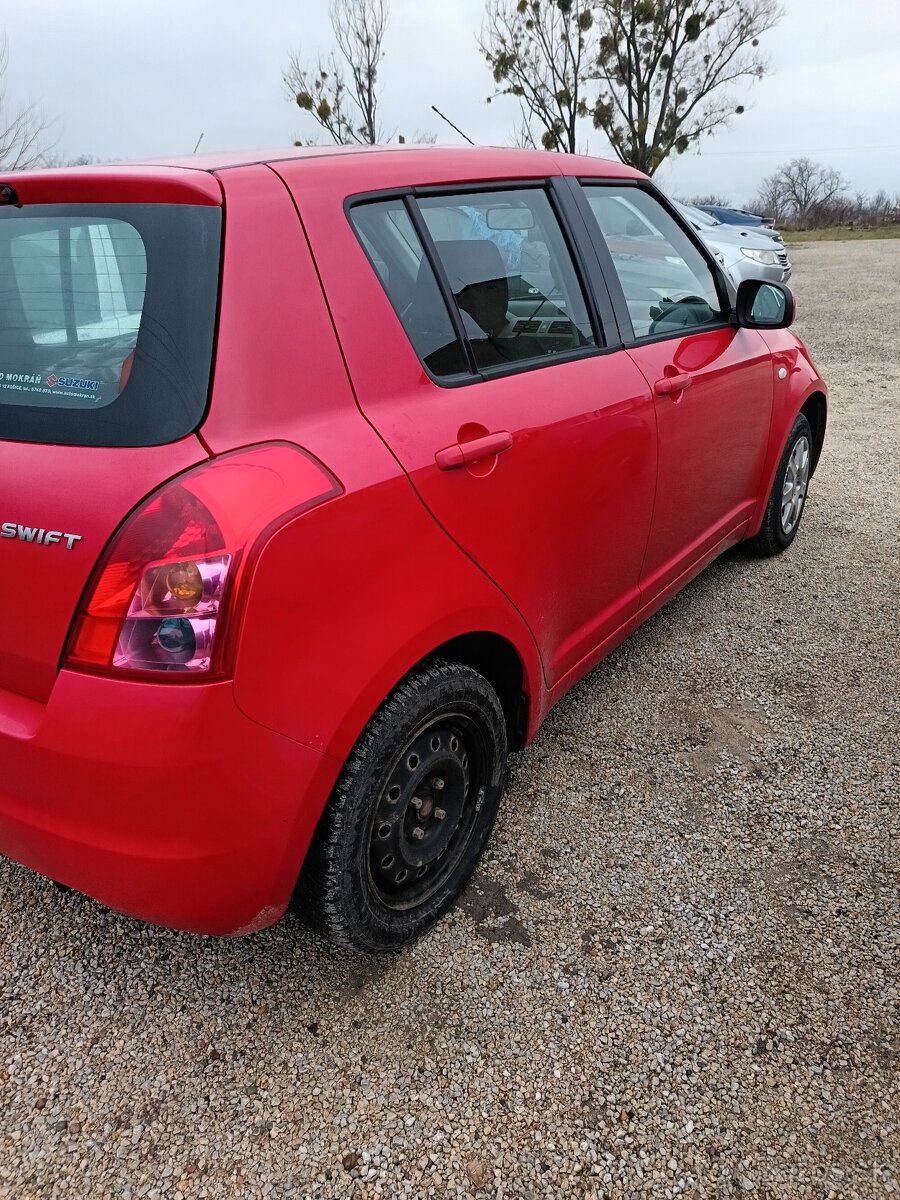 Rozpredam Suzuki Swift - 2
