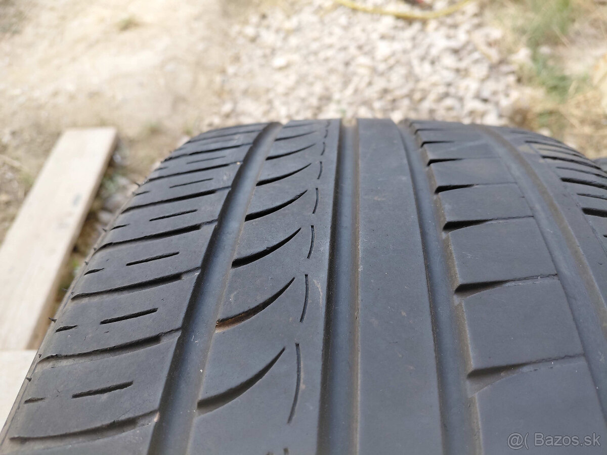 2ks letne Austone 235/40R19 - 2