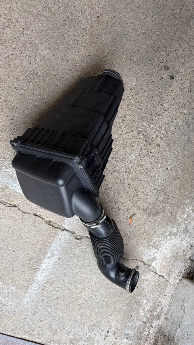 Peugeot 206 filter box - 2