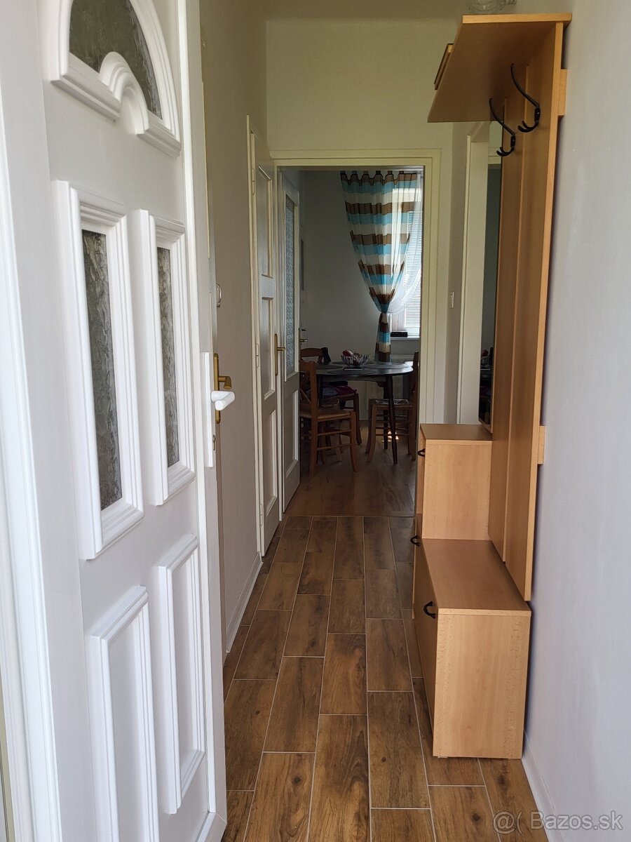 2-izbový byt s vlastným vchodom v centre - 2