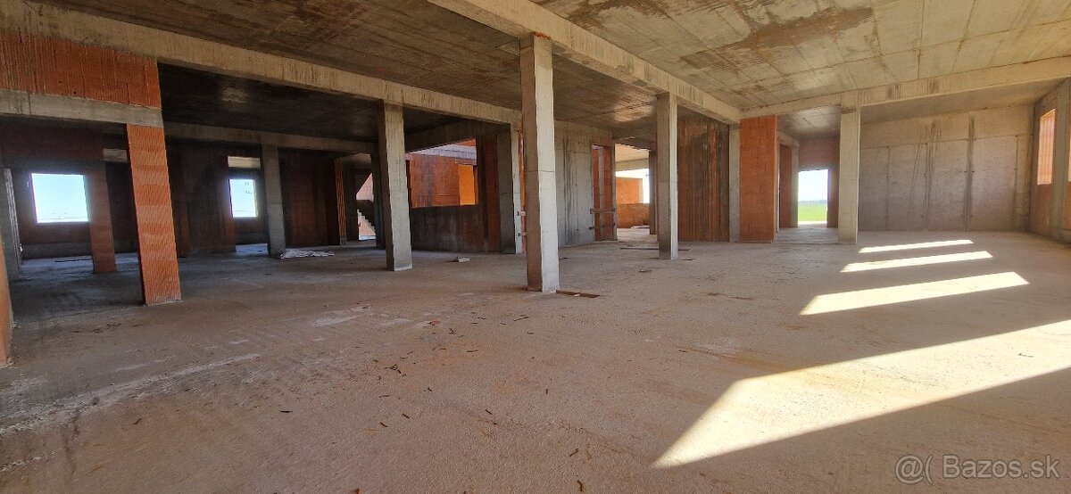 REALFINN EXKLUZÍVNE PREDAJ-administratívno - výrobné sídlo - 2